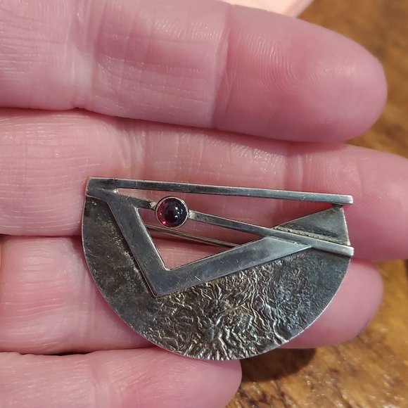 Modernist/Japanese Half Moon Handmade sterling Brooch with Garnet - Picture 8 of 12